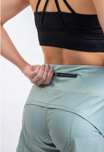 Cargar imagen en el visor de la galería, Pantaloneta Atletismo Mujer Speed Sage