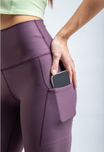 Cargar imagen en el visor de la galería, Pantaloneta Atletismo Mujer Biker Wine